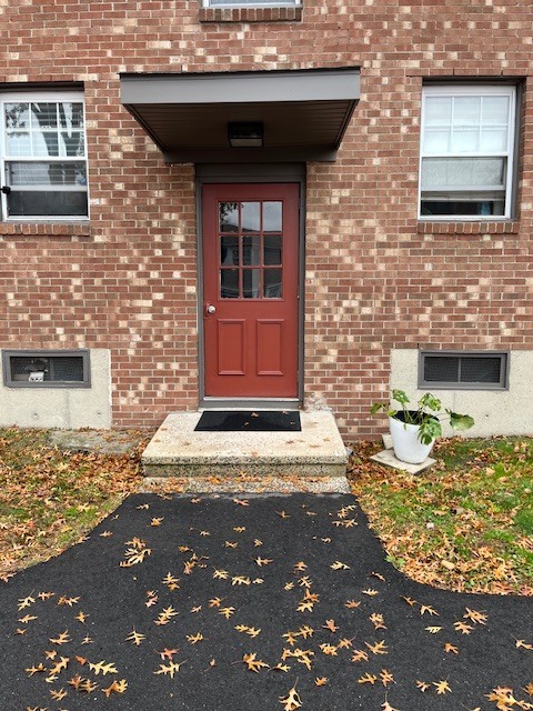 100 Silliman Street, Unit 1B Fairfield, CT 06824 - Photo 20 of 25 a front view of a house