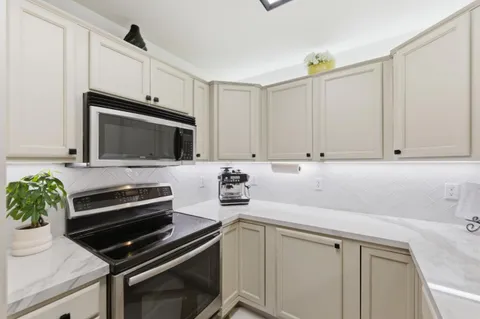 $525,000 | 4970 Cherry Avenue, Unit 212, San Jose, CA 95118