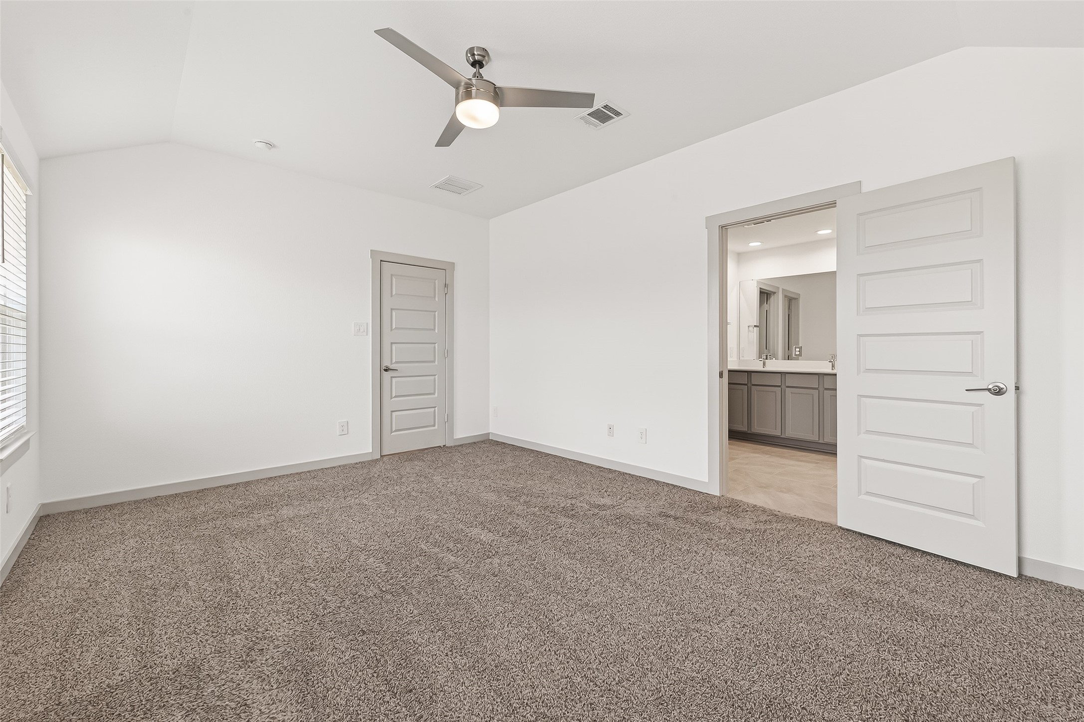 6807 Bradford Terrace Road Richmond, TX 77407 - Photo 35 of 40 Primary bedroom