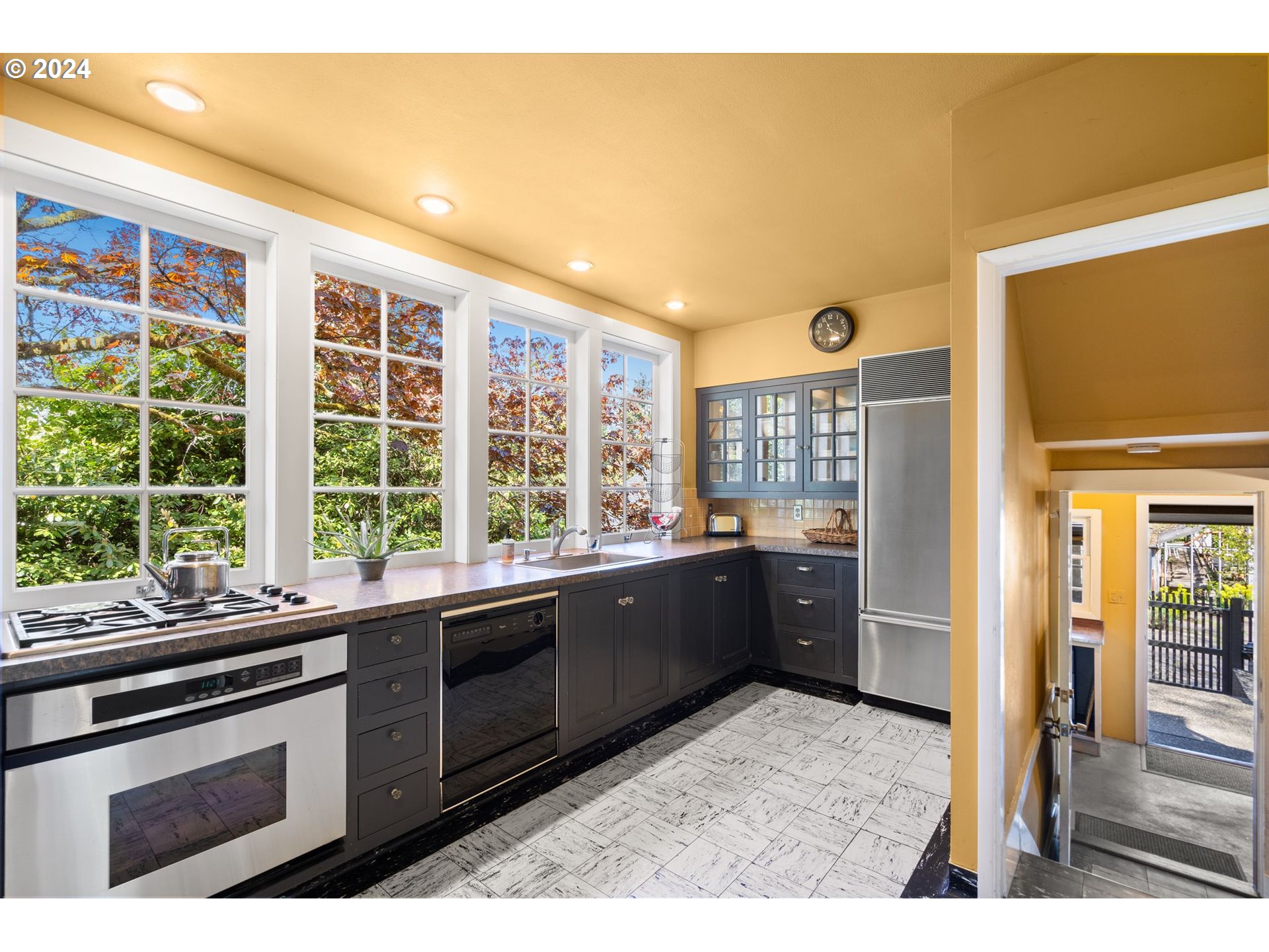 5803 Southwest Garden Home Road Portland, OR 97219 - Photo 11 of 40 Gallery Image 11