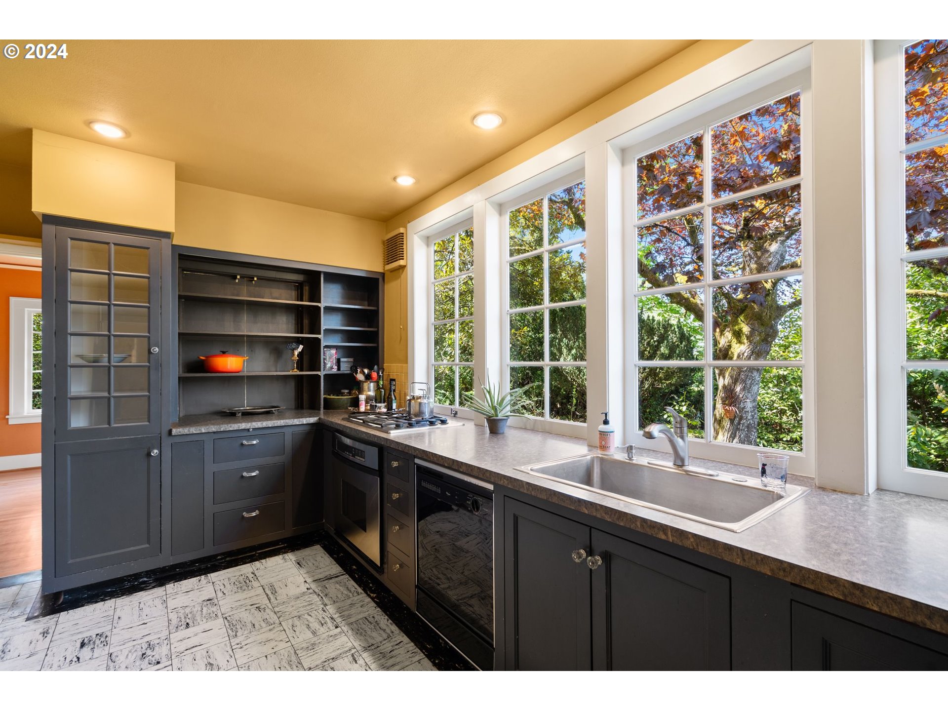 5803 Southwest Garden Home Road Portland, OR 97219 - Photo 12 of 40 Gallery Image 12