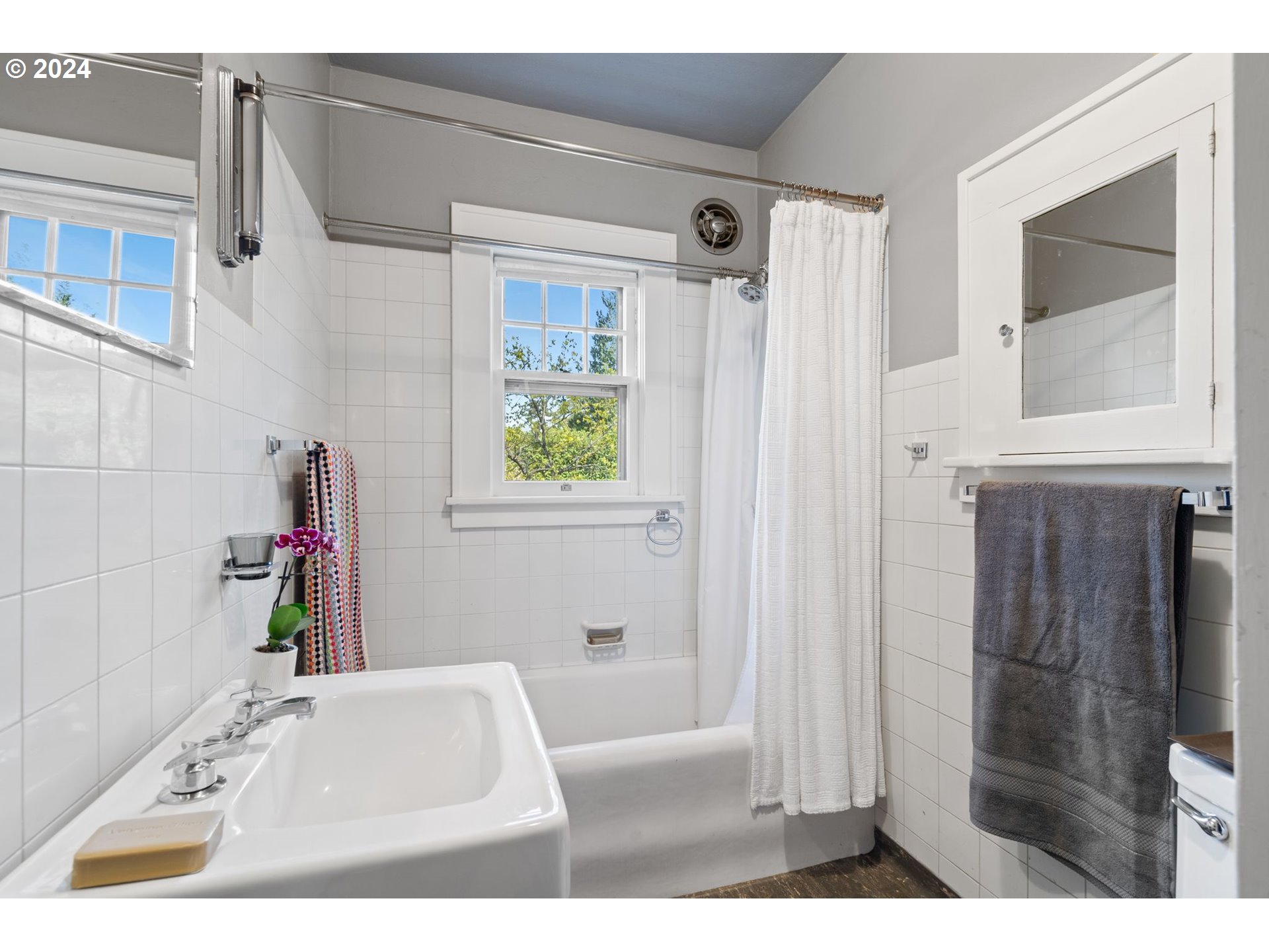 5803 Southwest Garden Home Road Portland, OR 97219 - Photo 16 of 40 Gallery Image 16