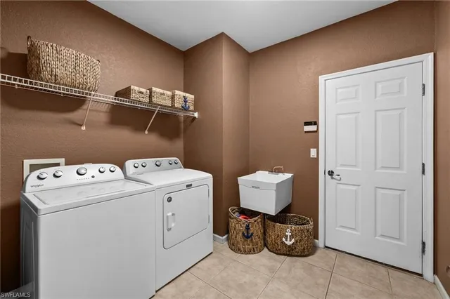 $999,500 | 6996 Burnt Sienna Circle, Naples, FL 34109