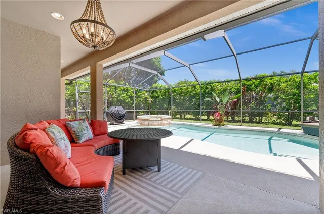 $999,500 | 6996 Burnt Sienna Circle, Naples, FL 34109