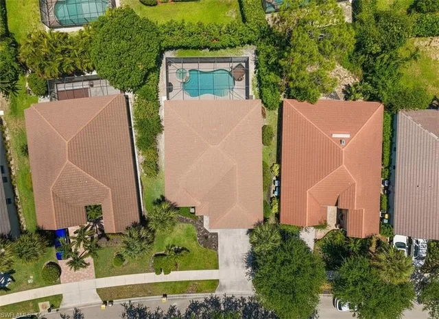 $999,500 | 6996 Burnt Sienna Circle, Naples, FL 34109