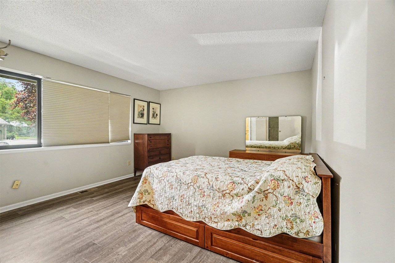 3750 Cedaridge Road Kalamazoo, MI 49008 - Photo 14 of 37