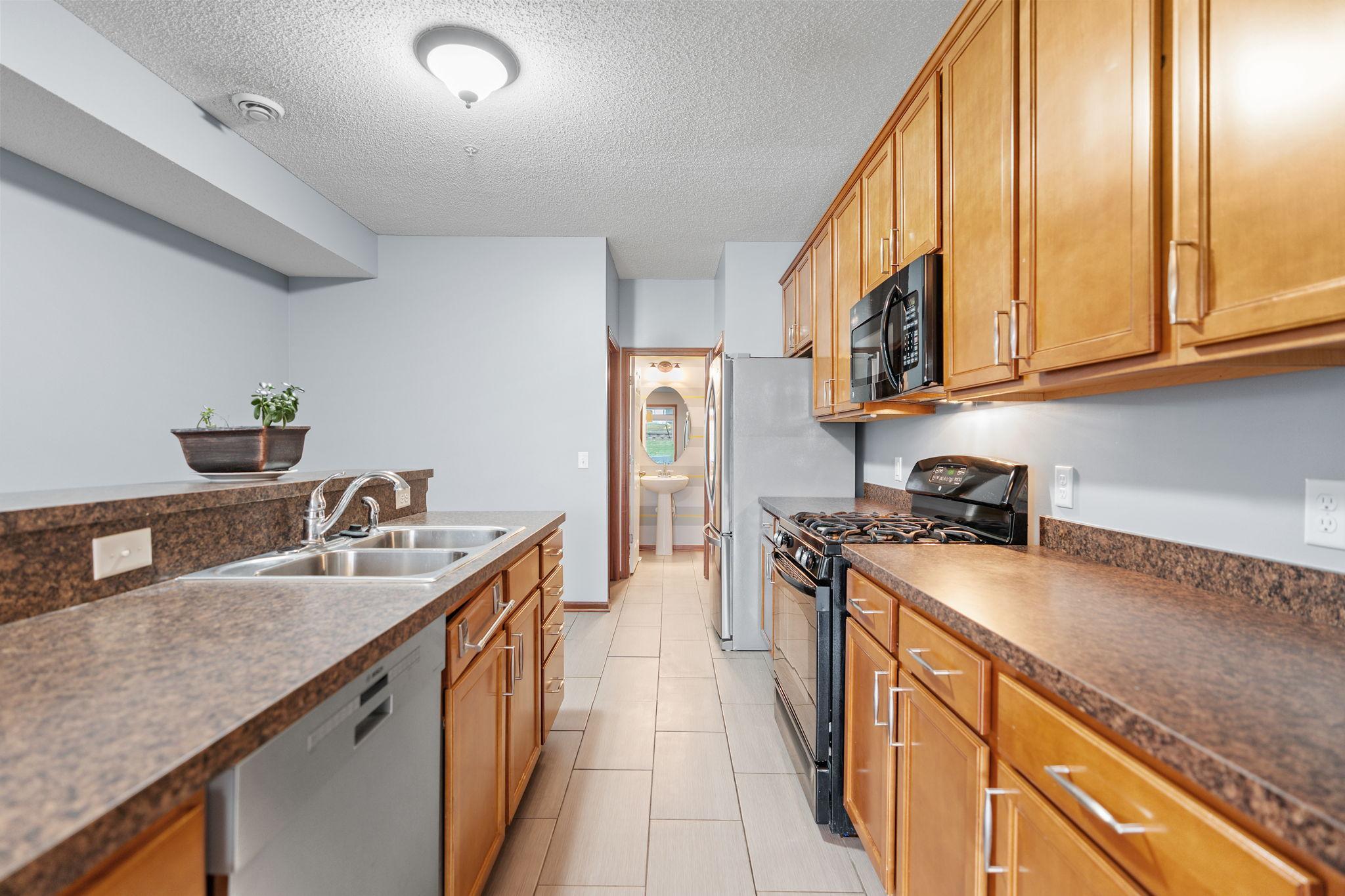 1952 Commonwealth Boulevard, Unit 4 Chanhassen, MN 55317 - Photo 14 of 34