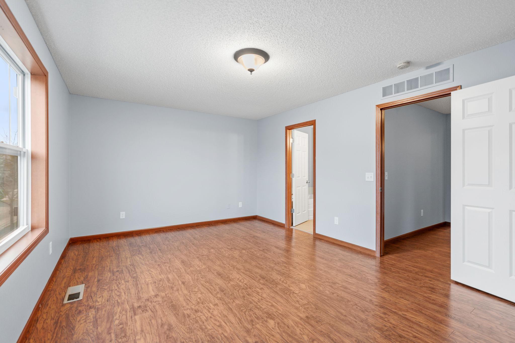 1952 Commonwealth Boulevard, Unit 4 Chanhassen, MN 55317 - Photo 22 of 34