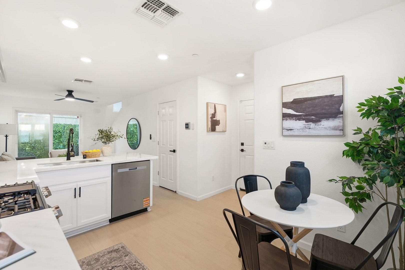 710 Ashwick Loop Sacramento, CA 95823 - Photo 6 of 22