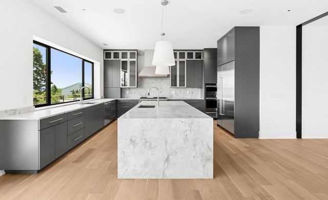 $14,495,000 | 15 North North Neck Lane, Montauk, NY 11954