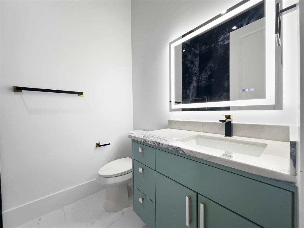 1022 Bow Street Rockwall, TX 75087 - Photo 30 of 40 Guest Bathroom