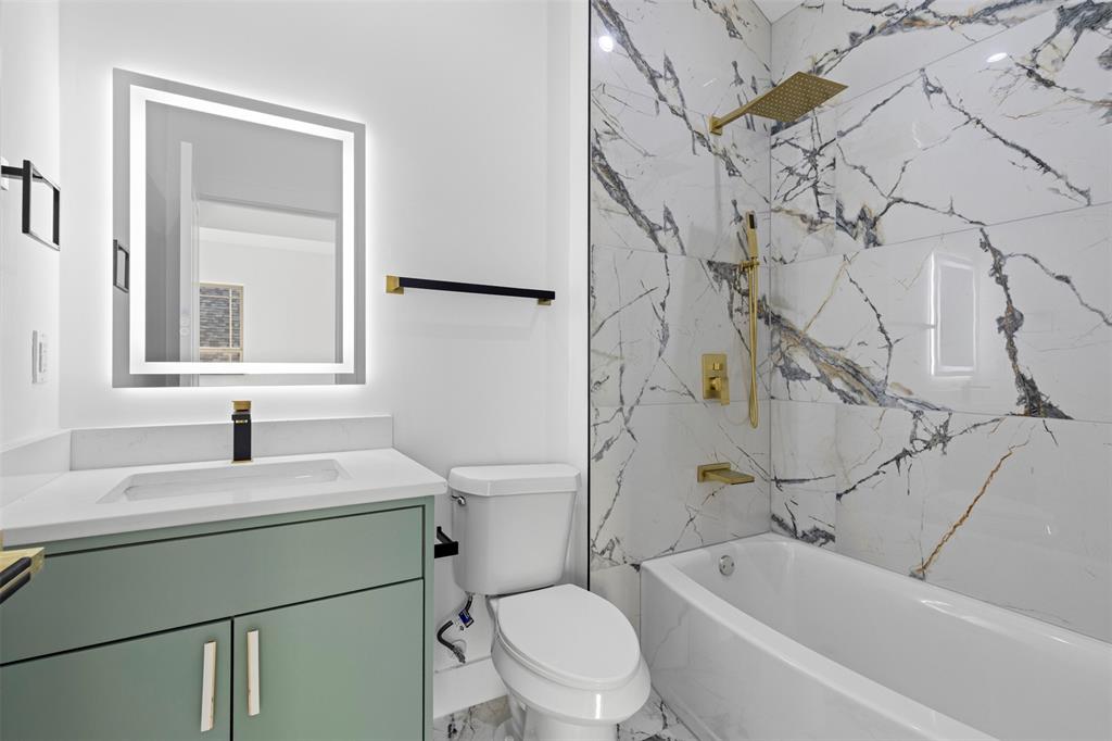 1022 Bow Street Rockwall, TX 75087 - Photo 37 of 40 Ensuite Bathroom for Bedroom #3