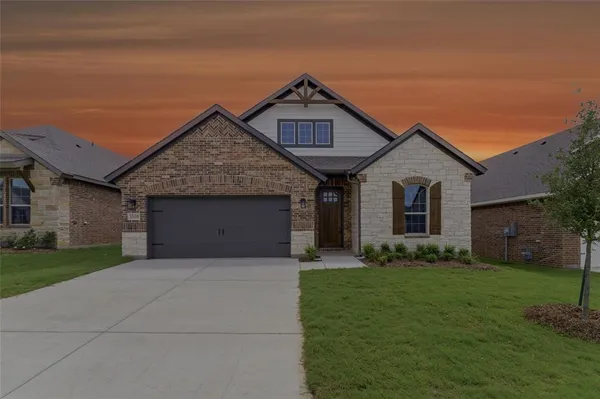 $339,900 | 3510 Helena Street, Gainesville, TX 76240