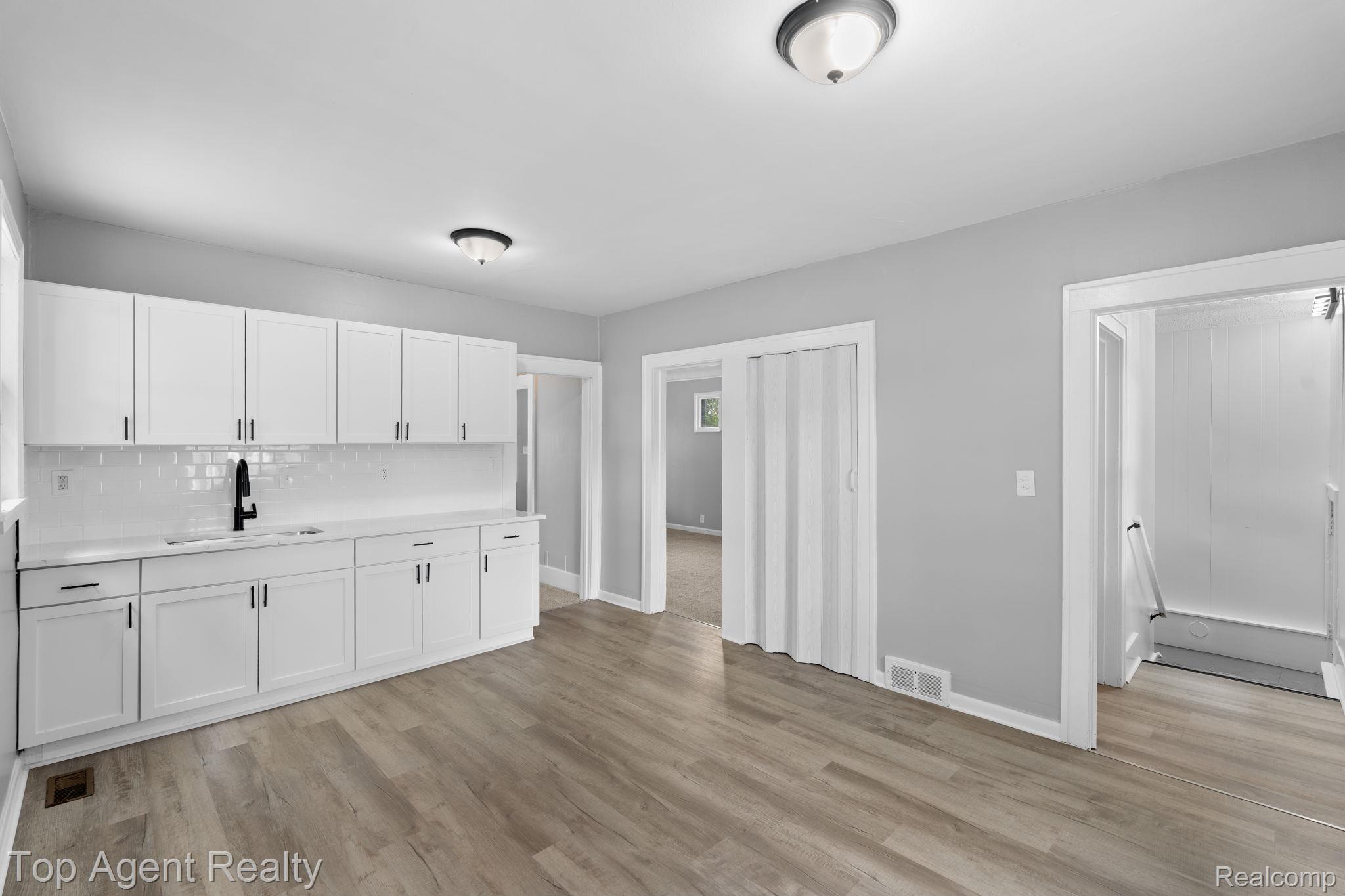 11453 Rivard Avenue Warren, MI 48089 - Photo 10 of 38 10-web-or-mls-11453 Rivard Ave_063.jpg