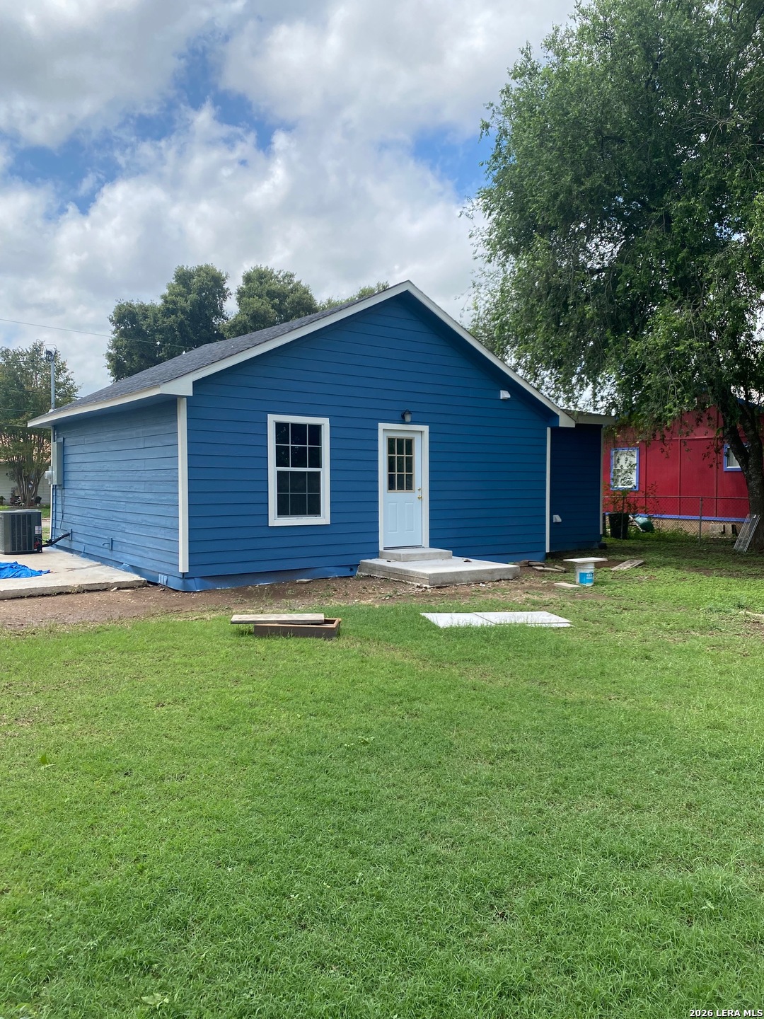108 West Knippa Street Uvalde, TX 78801 - Photo 4 of 9