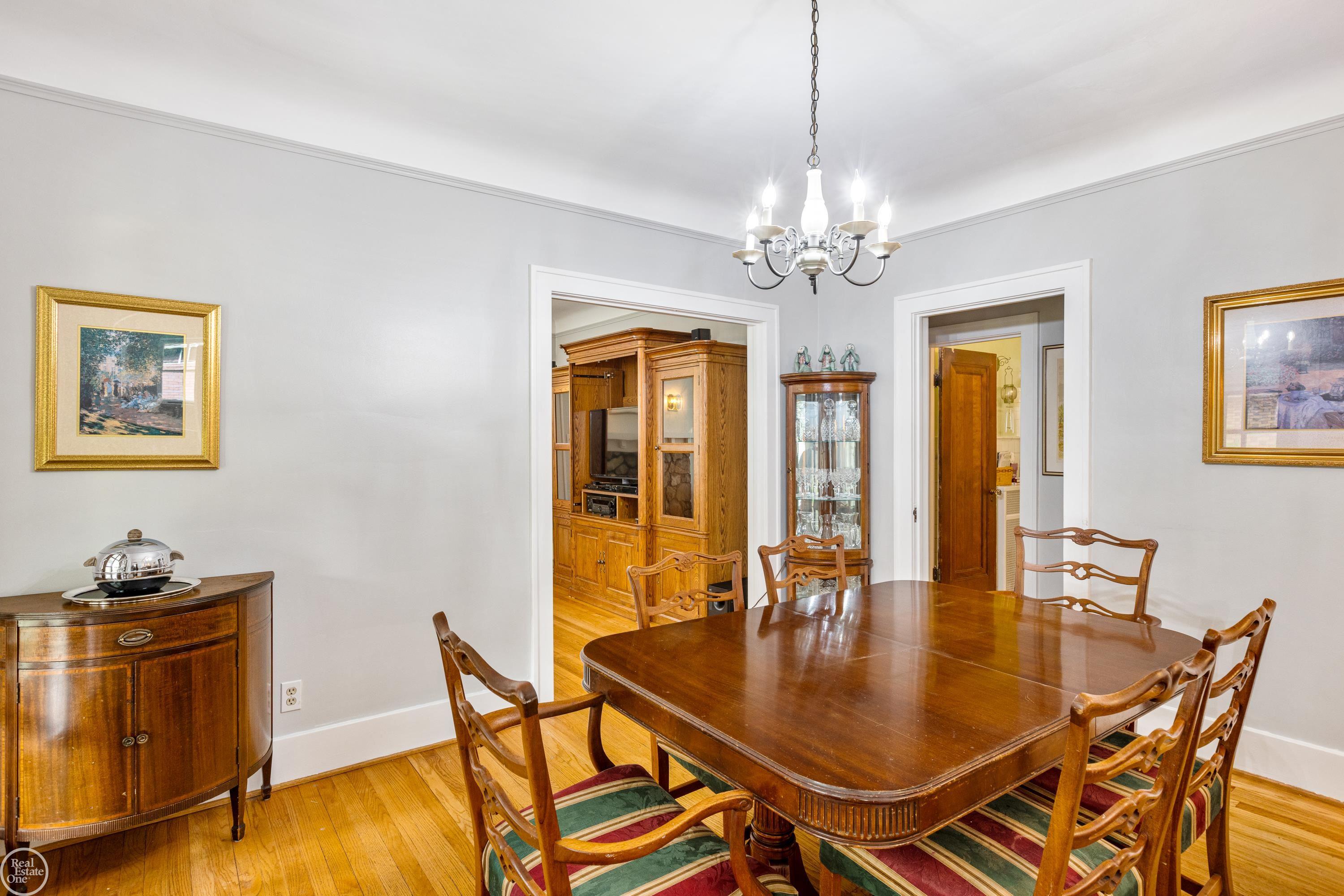930 Barrington Road Grosse Pointe, MI 48230 - Photo 10 of 40 50130173-B9E24F9C-509E-4BD6-8294-F8FCD439A2E7.JPG