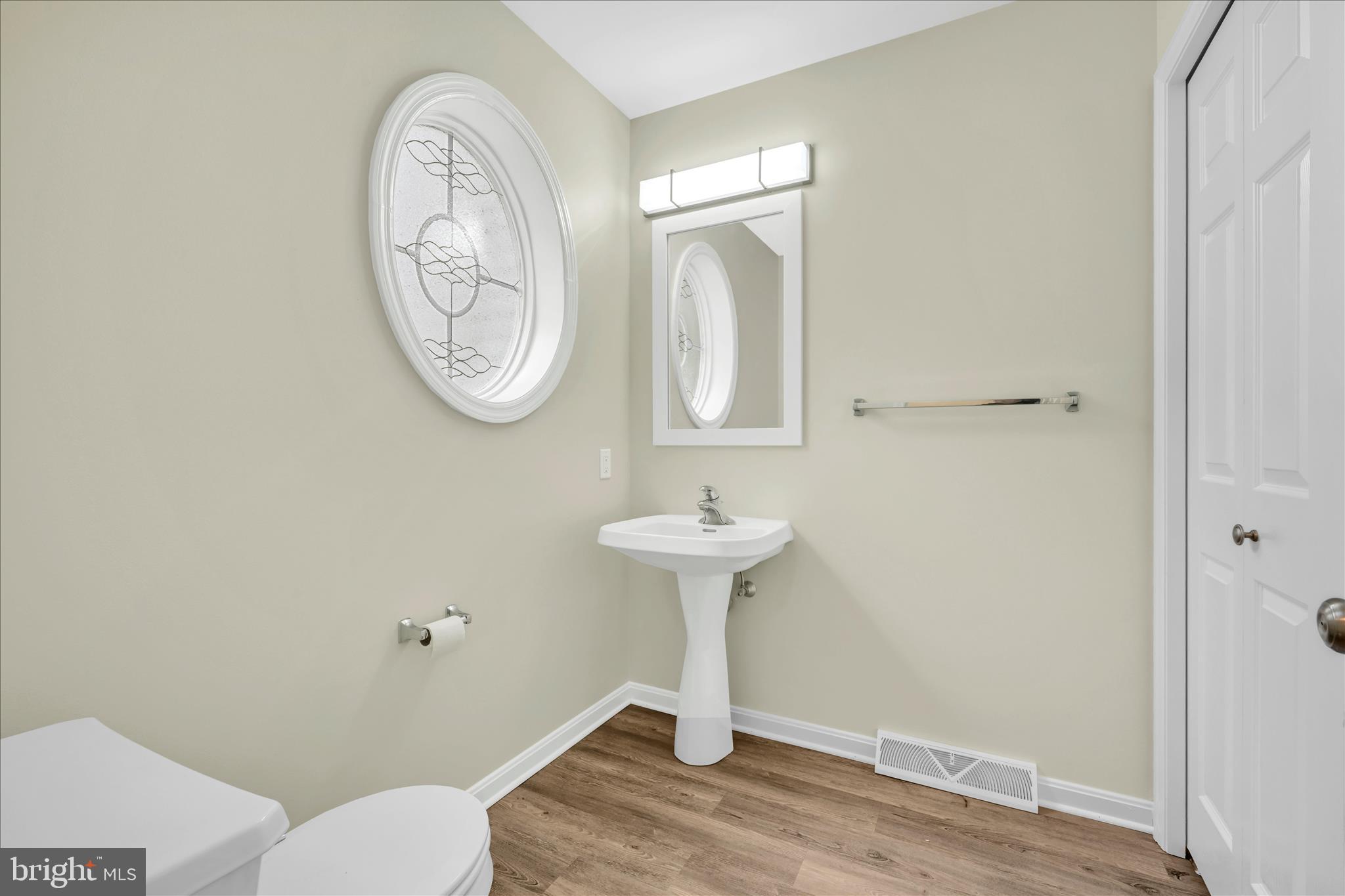 640 Courthouse Circle Lititz, PA 17543 - Photo 15 of 30 Powder Room