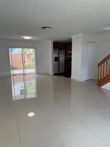 a view of livingroom with furniture