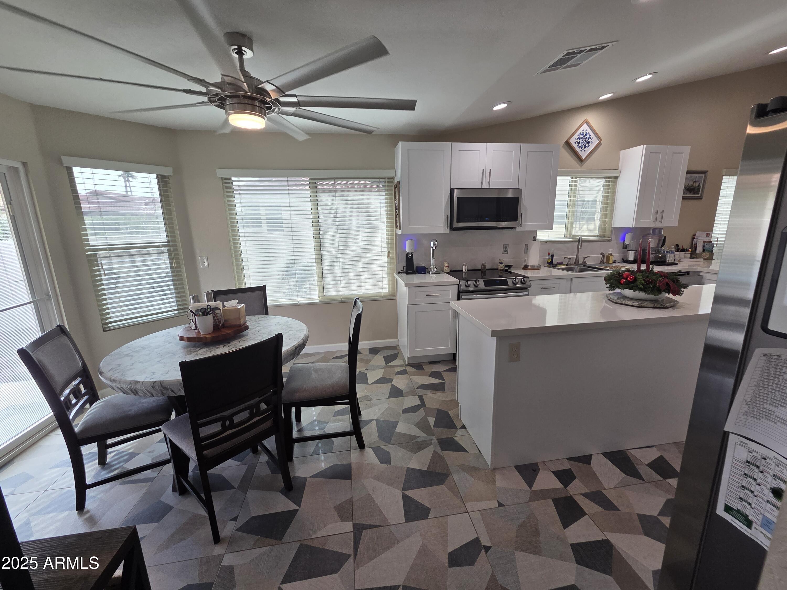 542 South Higley Road, Unit 53 Mesa, AZ 85206 - Photo 5 of 23 Kitchen & Dining