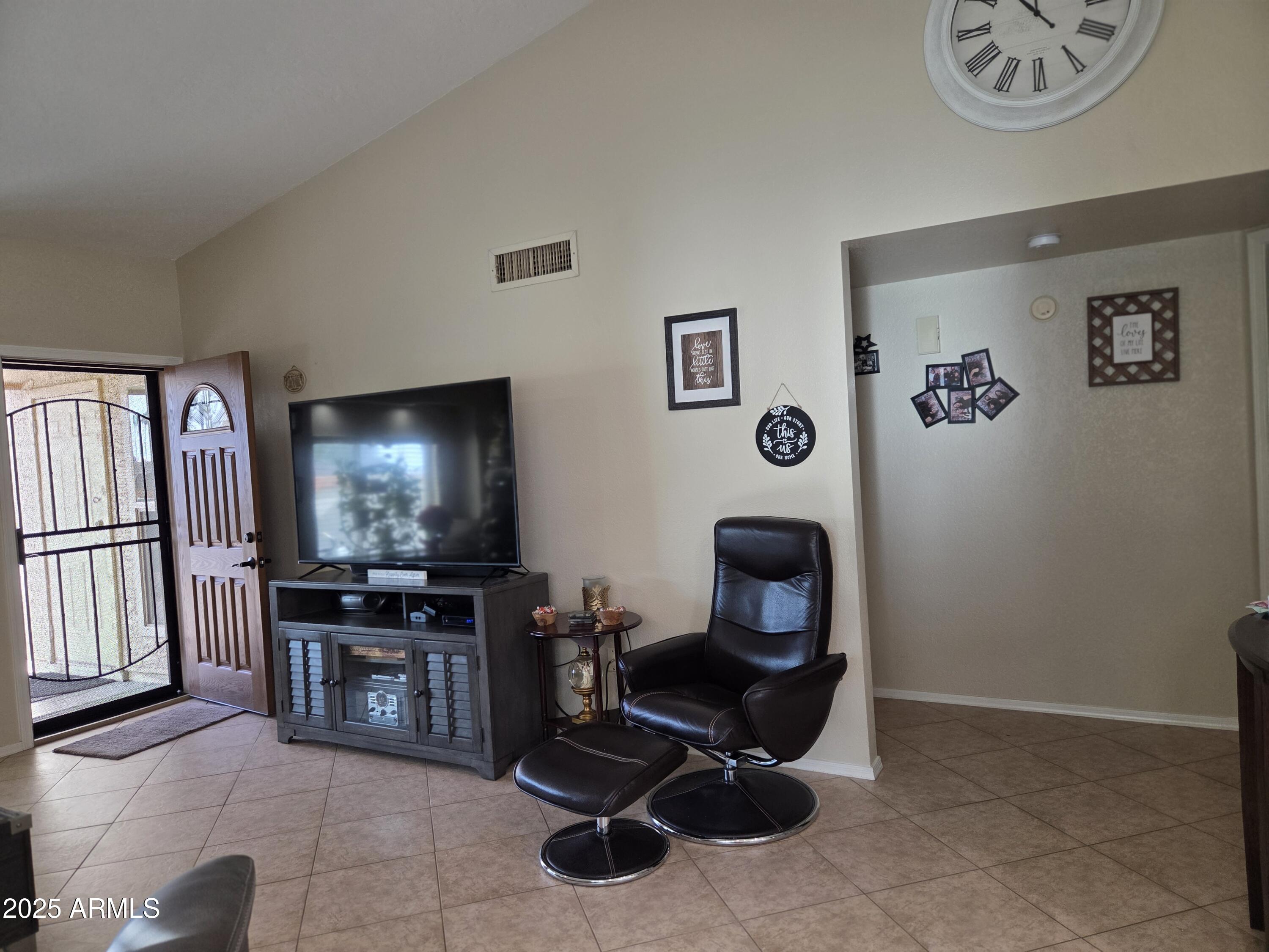 542 South Higley Road, Unit 53 Mesa, AZ 85206 - Photo 9 of 23 Living room