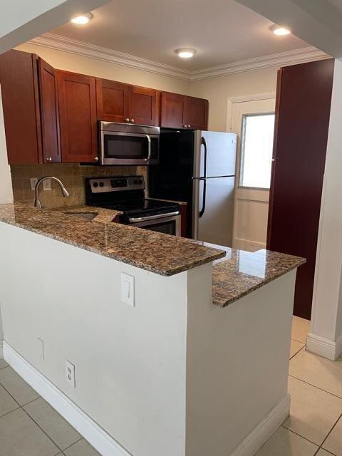 5501 Northwest 2nd Avenue, Unit 211 Boca Raton, FL 33487 - Photo 2 of 14 Kitchen
