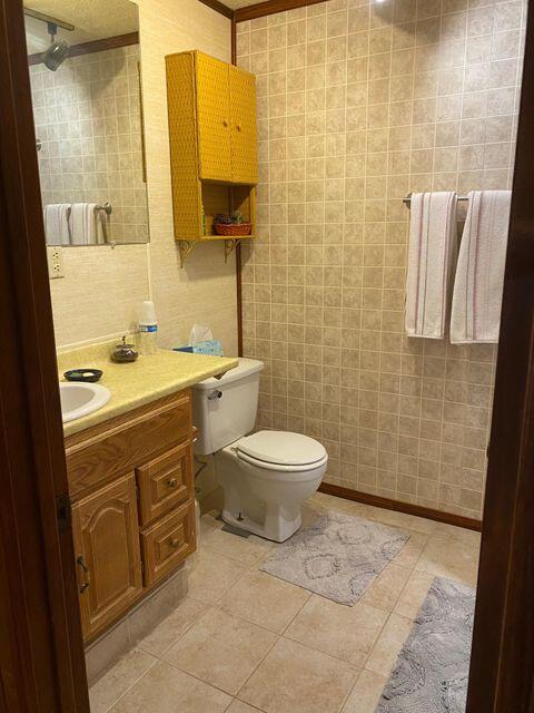 25650 Kaiser Road Desert Center, CA 92239 - Photo 16 of 44 a bathroom with a sink a toilet and shower