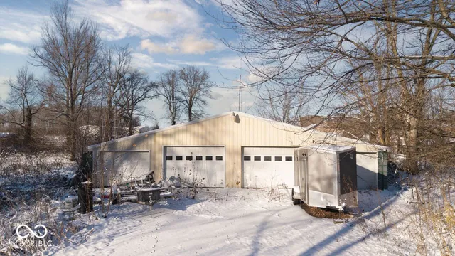 $845,000 | 4844 North U Highway South, Seymour, IN 47274