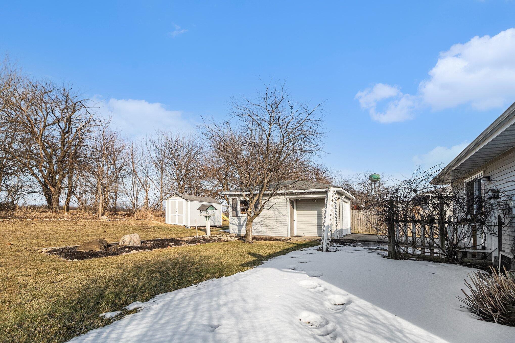 601 Aspen Street Hebron, IN 46341 - Photo 4 of 24 2038x1359