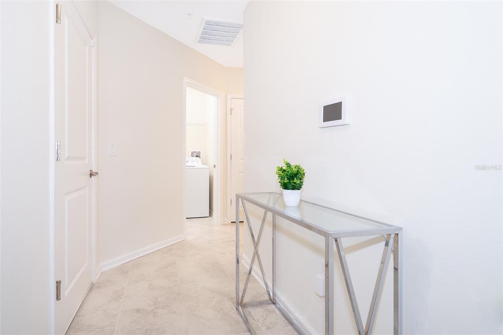 817 Ocean Course Avenue Davenport, FL 33896 - Photo 18 of 32 a room with a potted plant