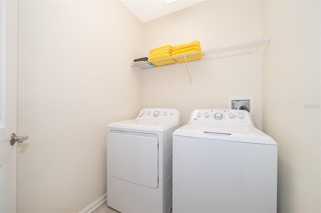 817 Ocean Course Avenue Davenport, FL 33896 - Photo 19 of 32 a utility room with dryer and washer