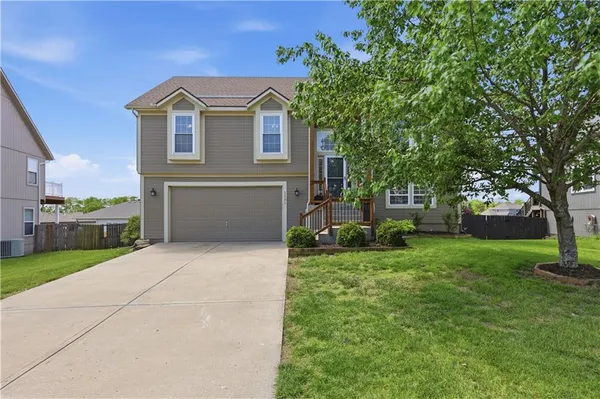 $379,000 | 1131 South 12th Street, Louisburg, KS 66053