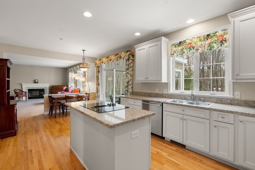 65 Amberville Road North Andover, MA 01845 - Photo 11 of 42