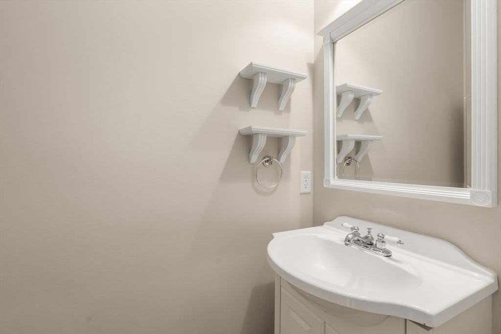 65 Amberville Road North Andover, MA 01845 - Photo 22 of 42