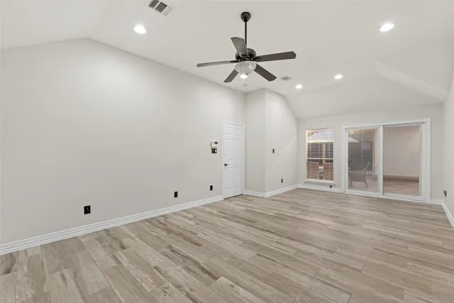 $445,000 | 30 Crestview Trail, Houston, TX 77082