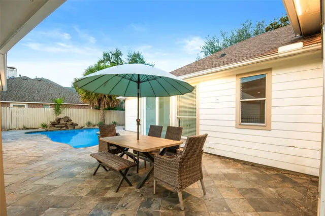 $445,000 | 30 Crestview Trail, Houston, TX 77082