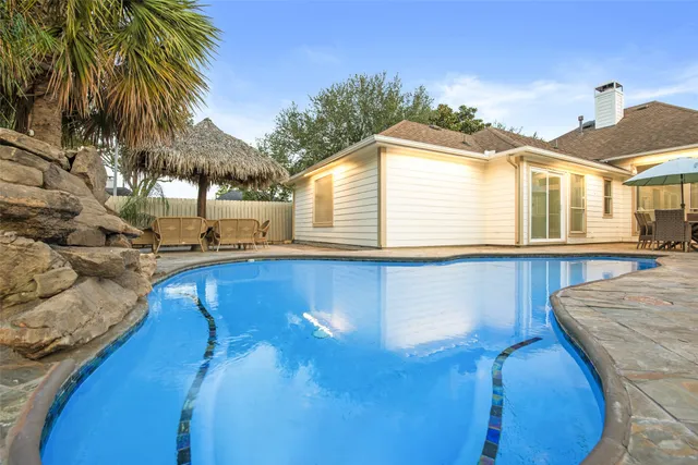 $445,000 | 30 Crestview Trail, Houston, TX 77082