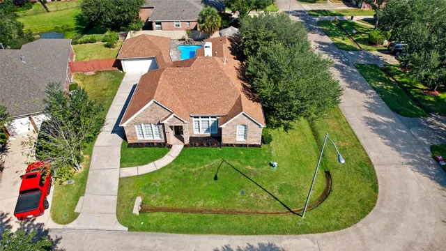 $445,000 | 30 Crestview Trail, Houston, TX 77082