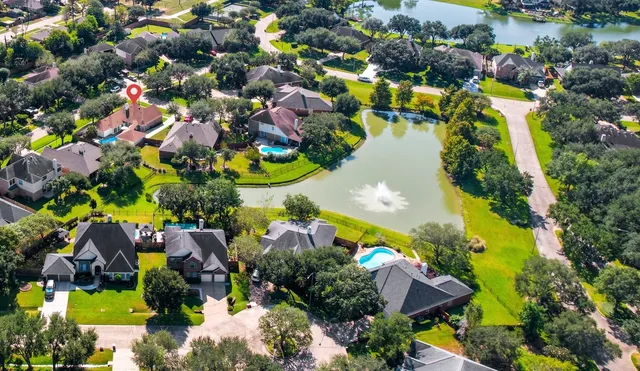 $445,000 | 30 Crestview Trail, Houston, TX 77082