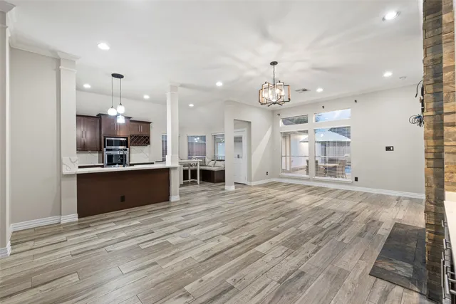 $445,000 | 30 Crestview Trail, Houston, TX 77082