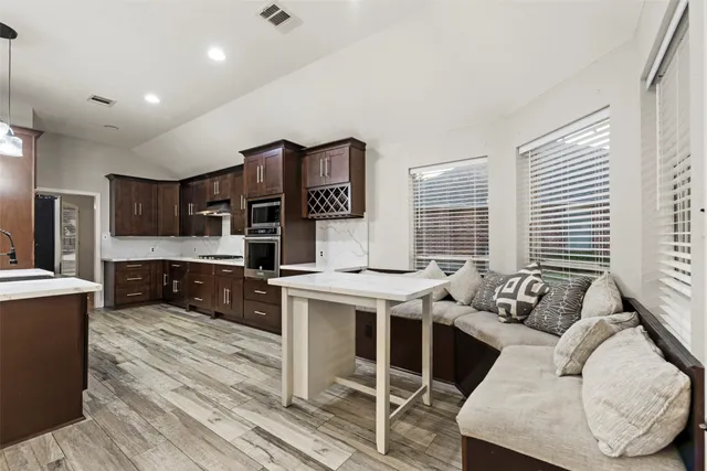 $445,000 | 30 Crestview Trail, Houston, TX 77082