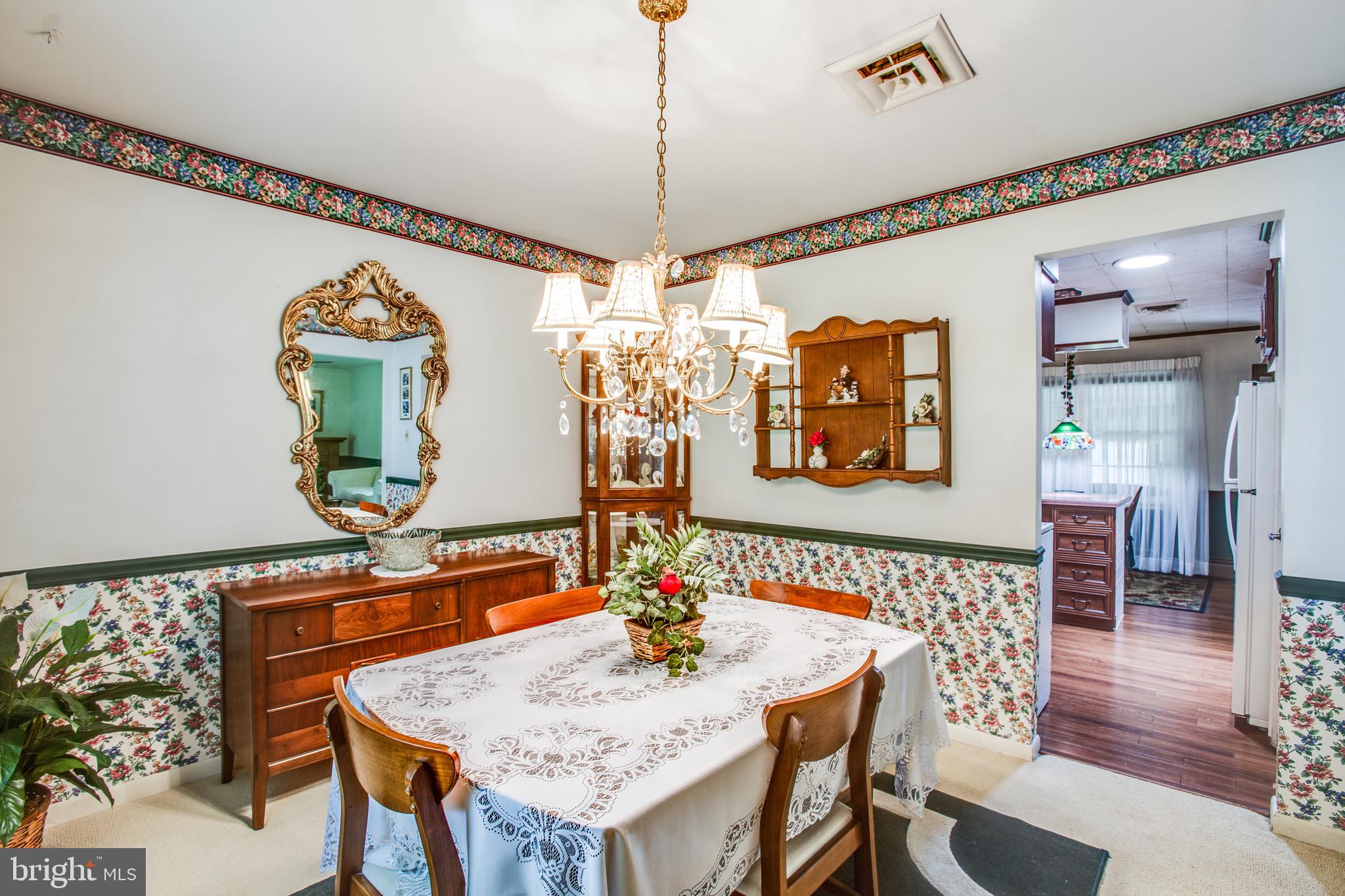 6908 Token Valley Road Manassas, VA 20112 - Photo 11 of 59 Dining room