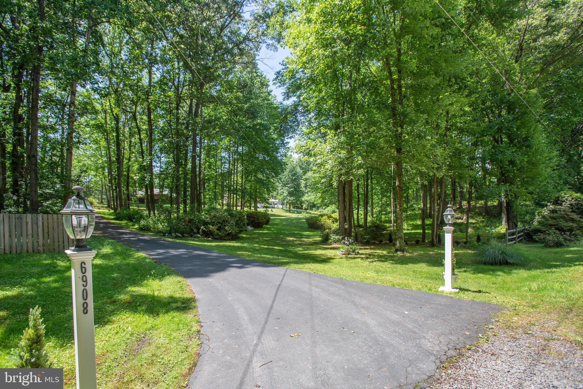 6908 Token Valley Road Manassas, VA 20112 - Photo 5 of 59 Private driveway