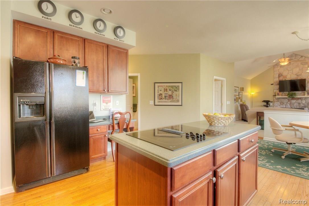 190 Timber Ridge Drive Highland, MI 48357 - Photo 19 of 50 19 Kit (1).jpg