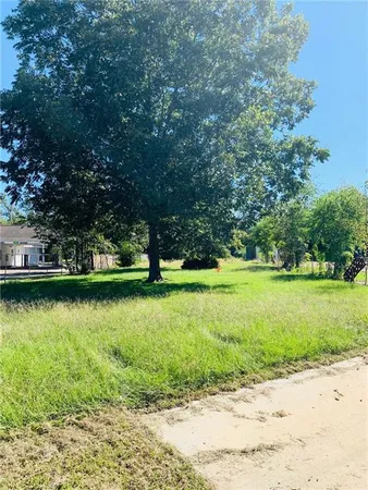 $97,500 | 401 Tunica Drive West, Marksville, LA 71351