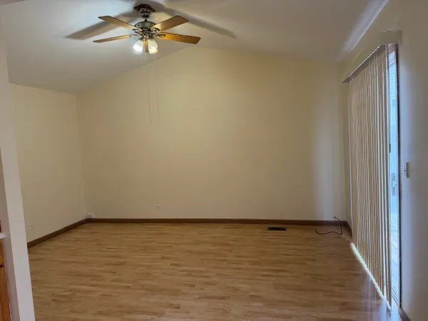 $2,500 | 1217 Regent Drive, Mundelein, IL 60060