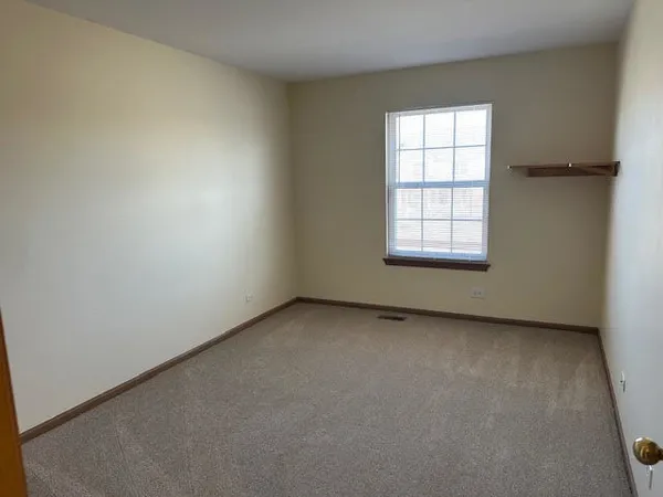 $2,500 | 1217 Regent Drive, Mundelein, IL 60060