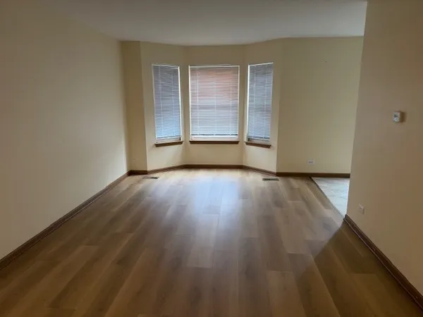 $2,500 | 1217 Regent Drive, Mundelein, IL 60060