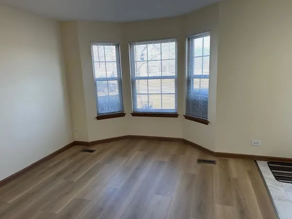 $2,500 | 1217 Regent Drive, Mundelein, IL 60060