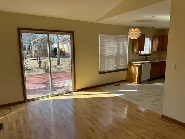 $2,500 | 1217 Regent Drive, Mundelein, IL 60060