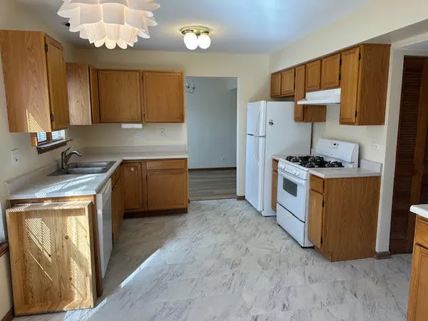 $2,500 | 1217 Regent Drive, Mundelein, IL 60060